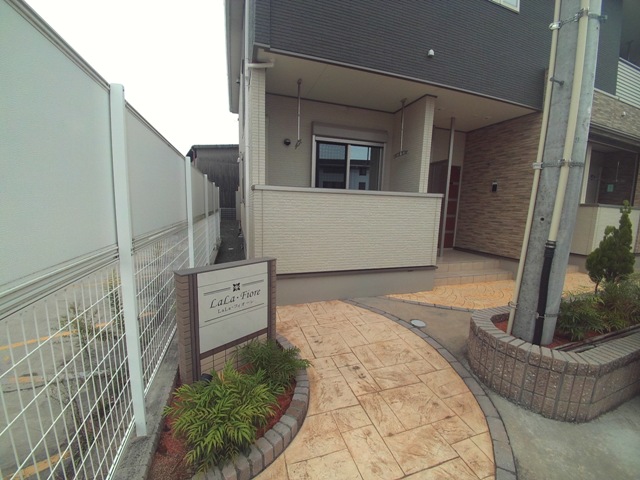 21/28 エントランス