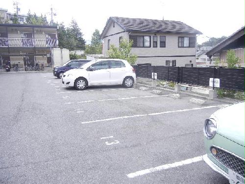 18/22 駐車場