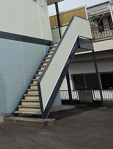 22/28 エントランス