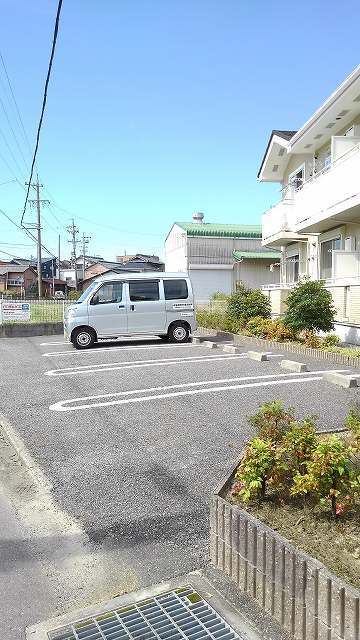22/28 駐車場