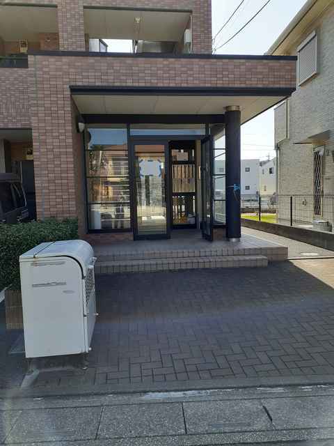 13/19 エントランス