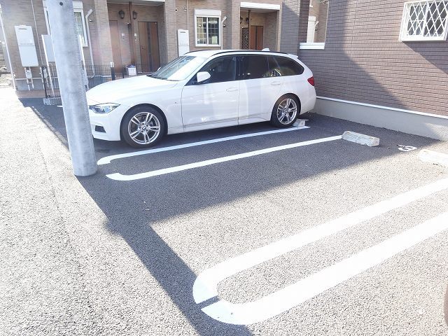 22/28 駐車場