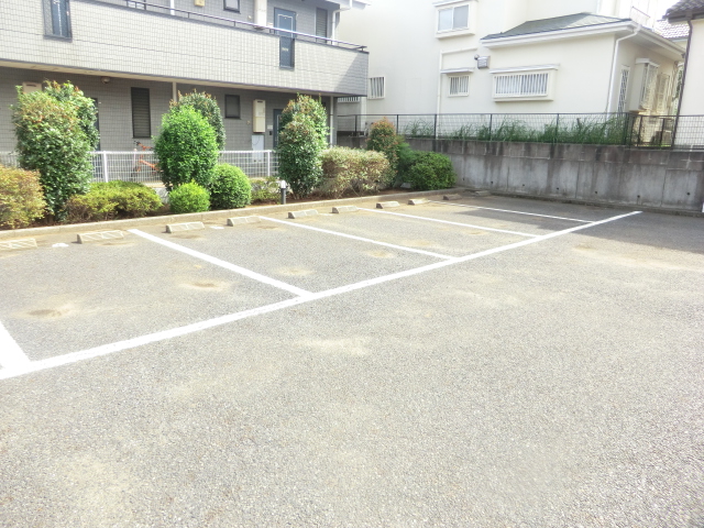 22/28 駐車場