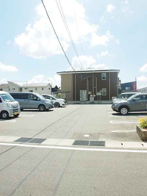 22/28 駐車場