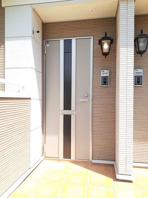 16/23 エントランス