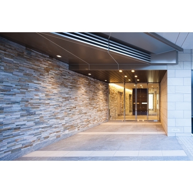 15/23 エントランス