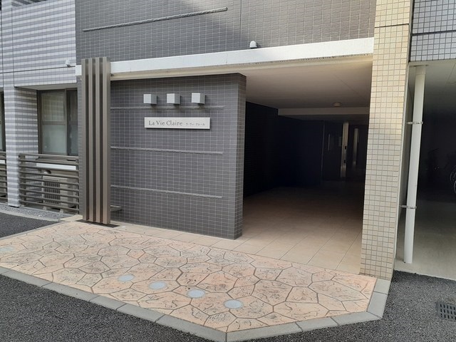 22/28 エントランス