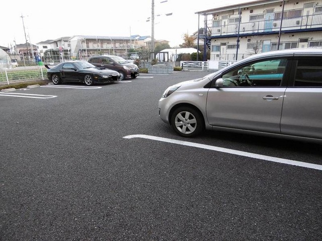 27/30 駐車場
