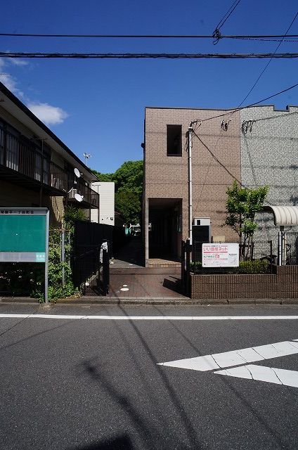 26/30 エントランス