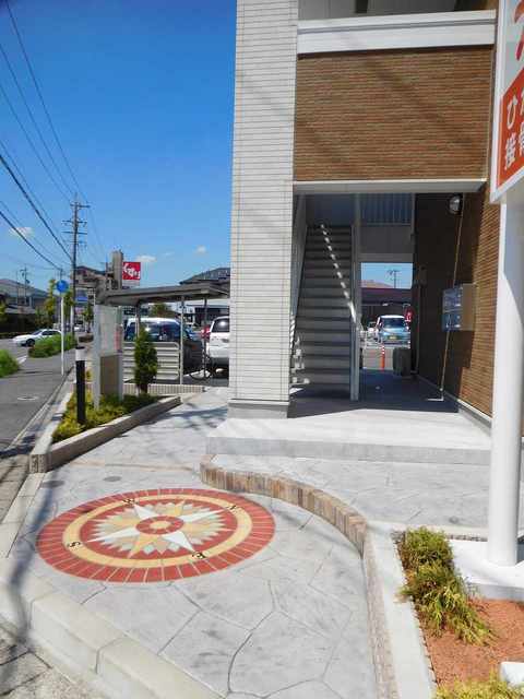 24/30 エントランス