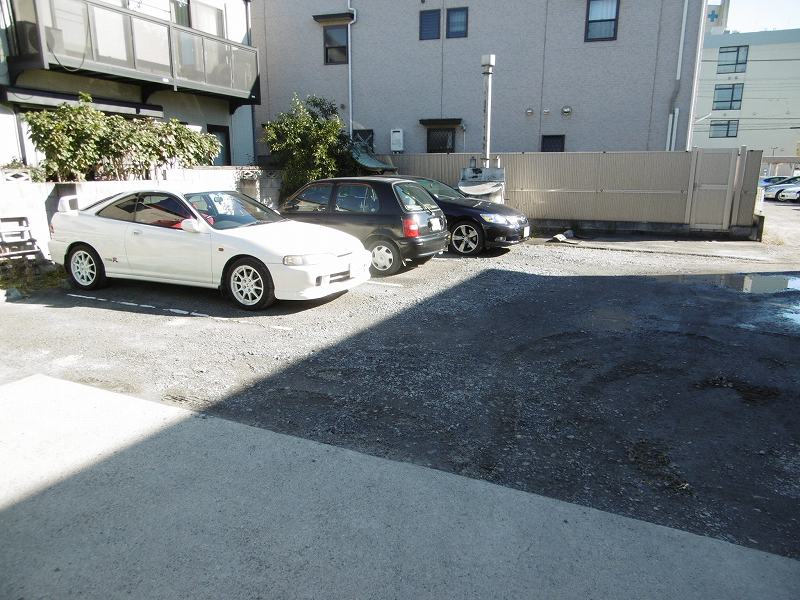 28/30 駐車場