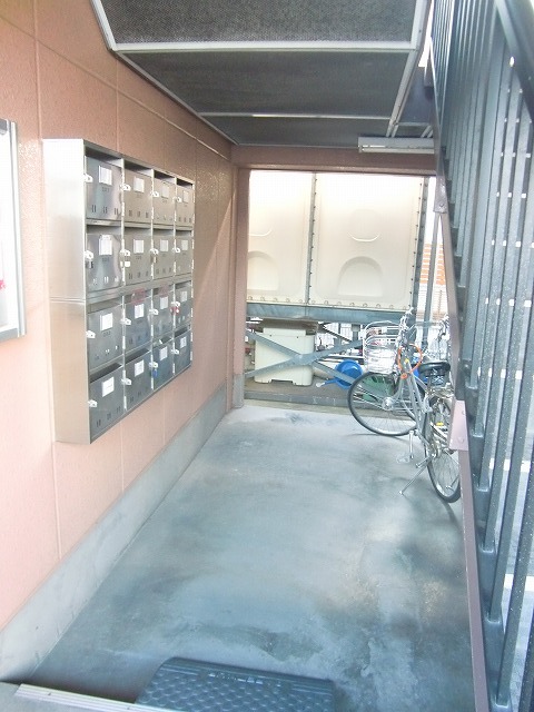 27/30 エントランス