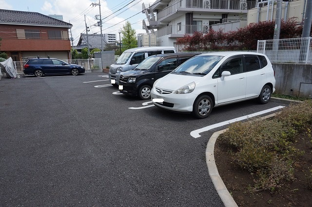 28/30 駐車場