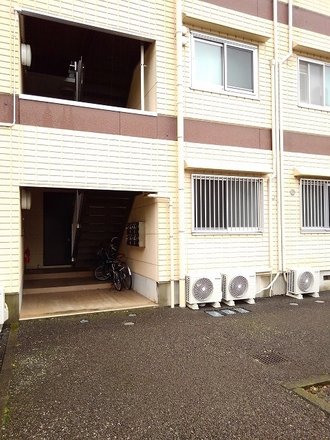 14/23 エントランス