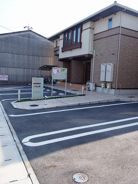 22/28 駐車場