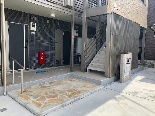 14/14 エントランス