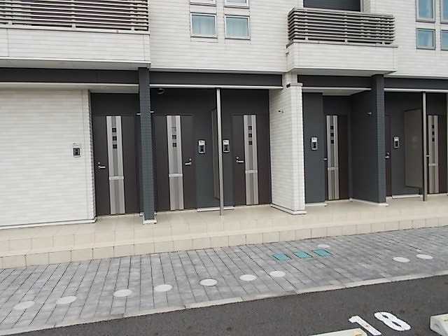 24/30 エントランス