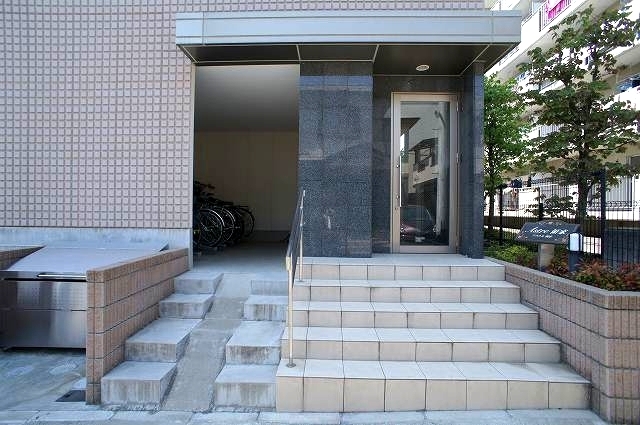 14/20 エントランス