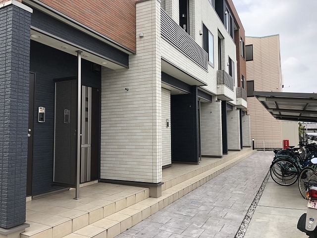 13/23 エントランス