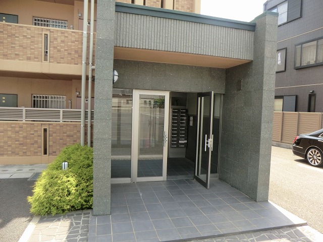 21/30 エントランス