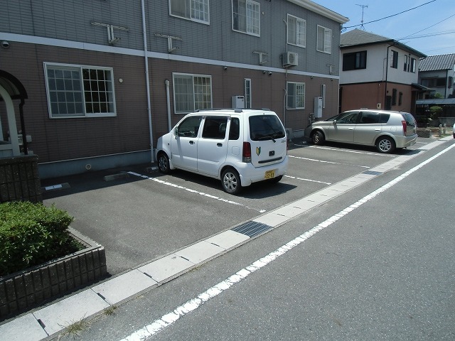 27/30 駐車場