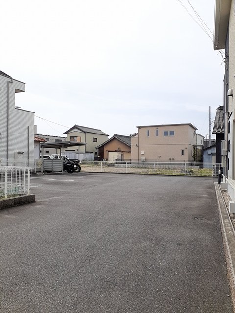 22/28 駐車場