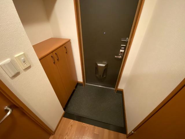 13/28 玄関