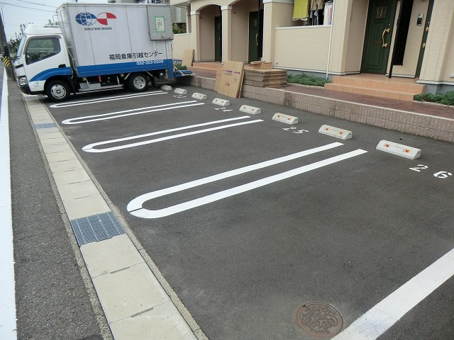 22/28 駐車場