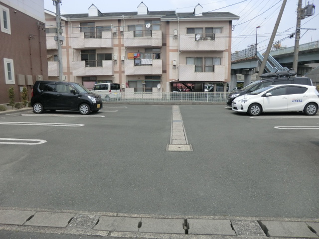 22/28 駐車場