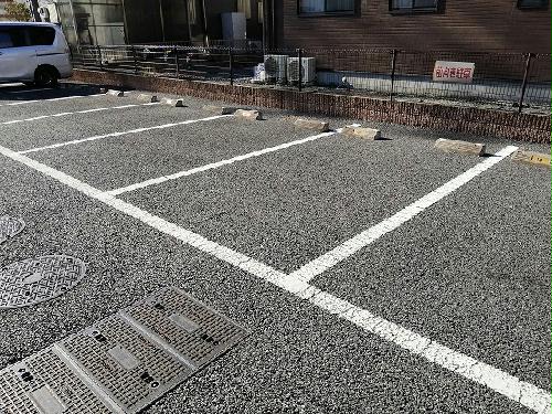 13/13 駐車場