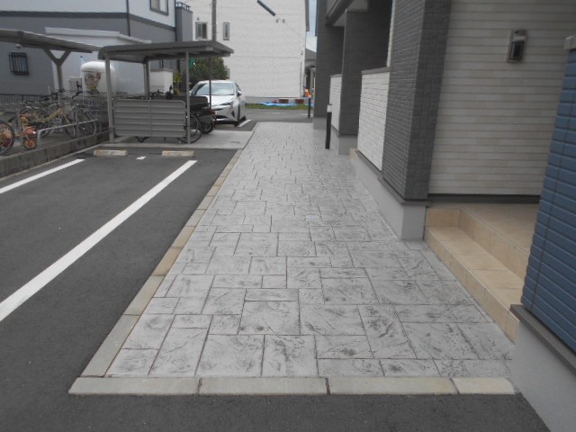 21/30 エントランス