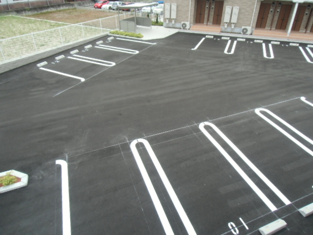 28/30 駐車場