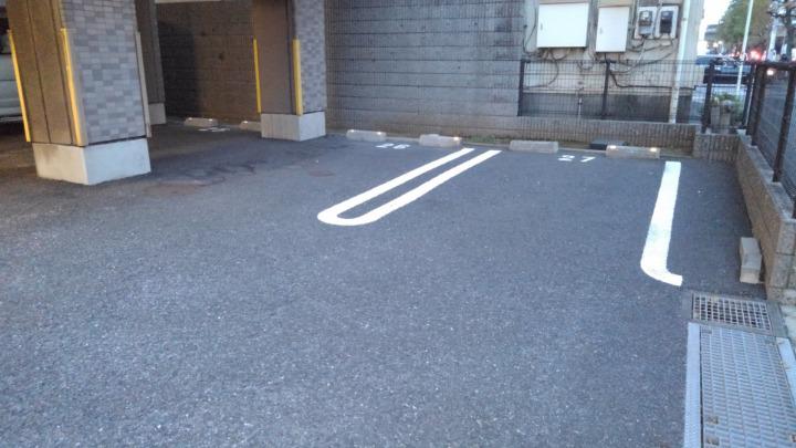28/30 駐車場