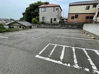 27/28 駐車場
