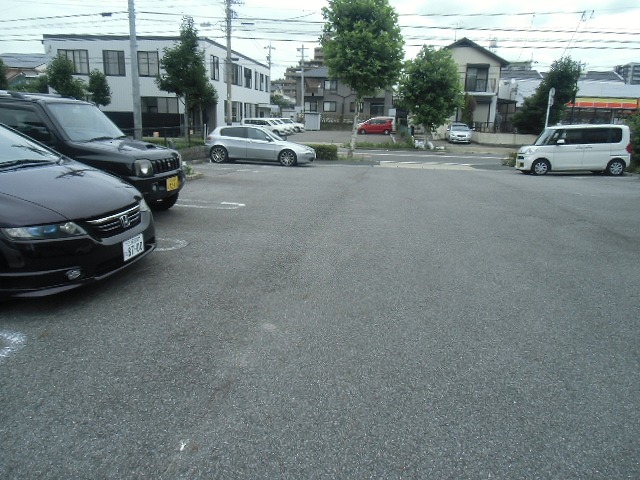 22/28 駐車場