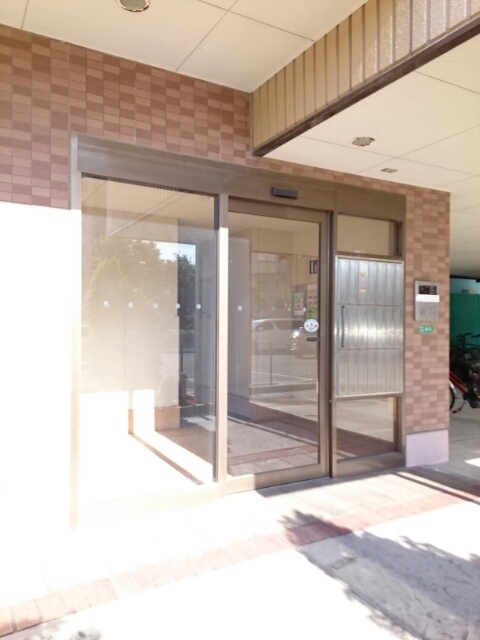 20/30 エントランス