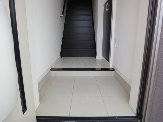 13/28 玄関