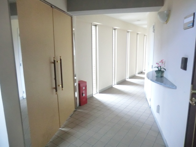 22/30 エントランス