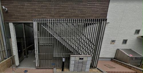 14/18 エントランス