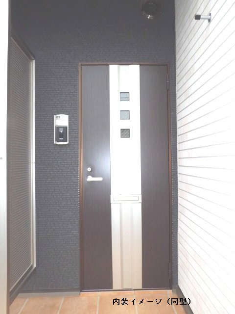 22/27 エントランス