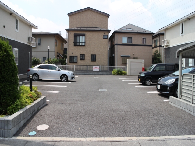 22/28 駐車場