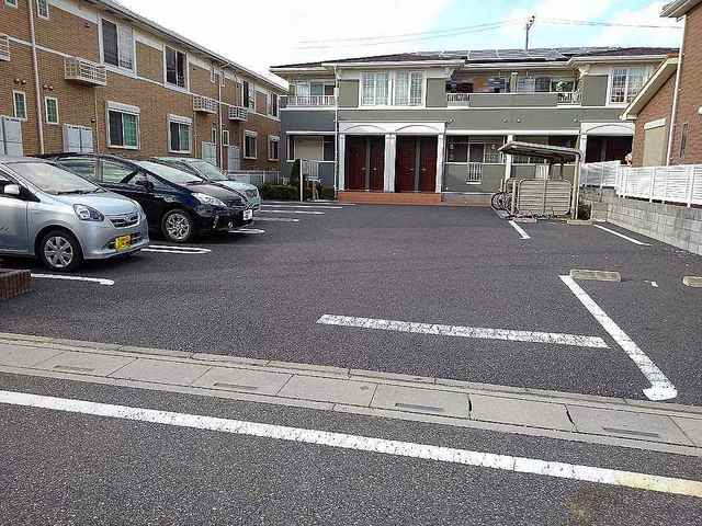 14/14 駐車場