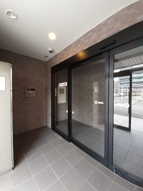 13/22 エントランス