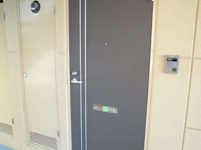 23/28 エントランス