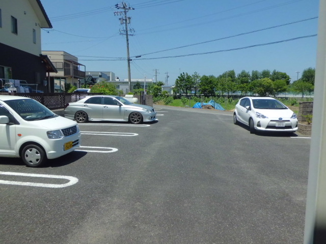 22/28 駐車場