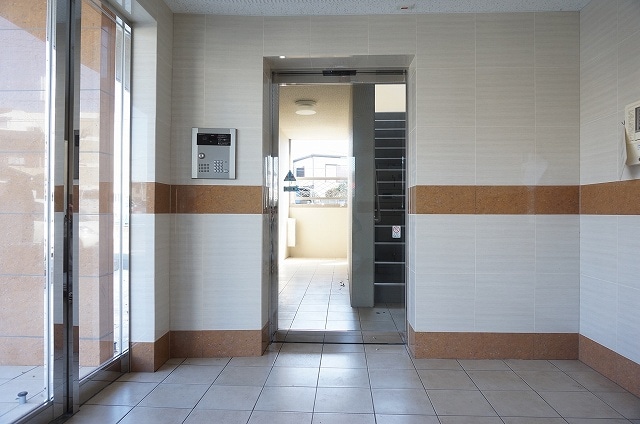 13/22 エントランス