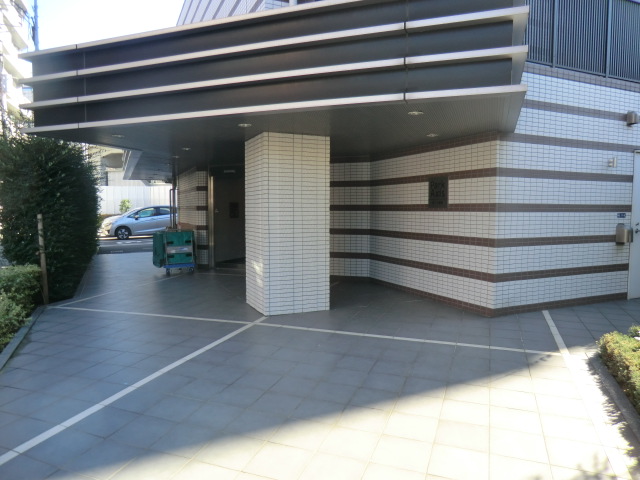 17/23 エントランス