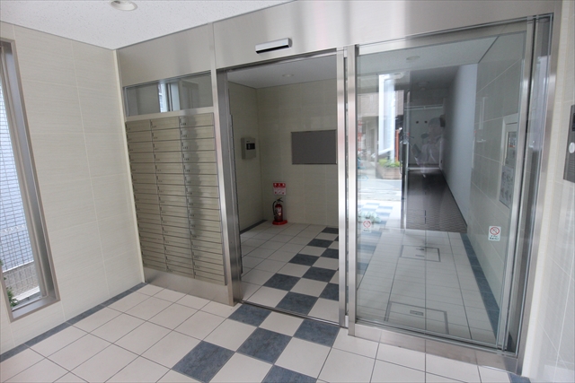 22/28 エントランス