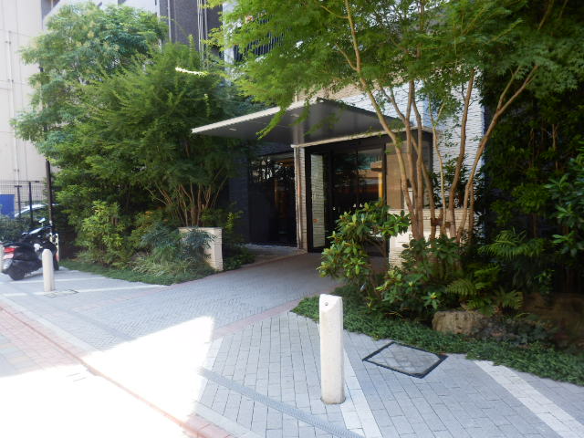 21/30 エントランス