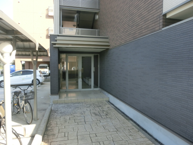 20/30 エントランス